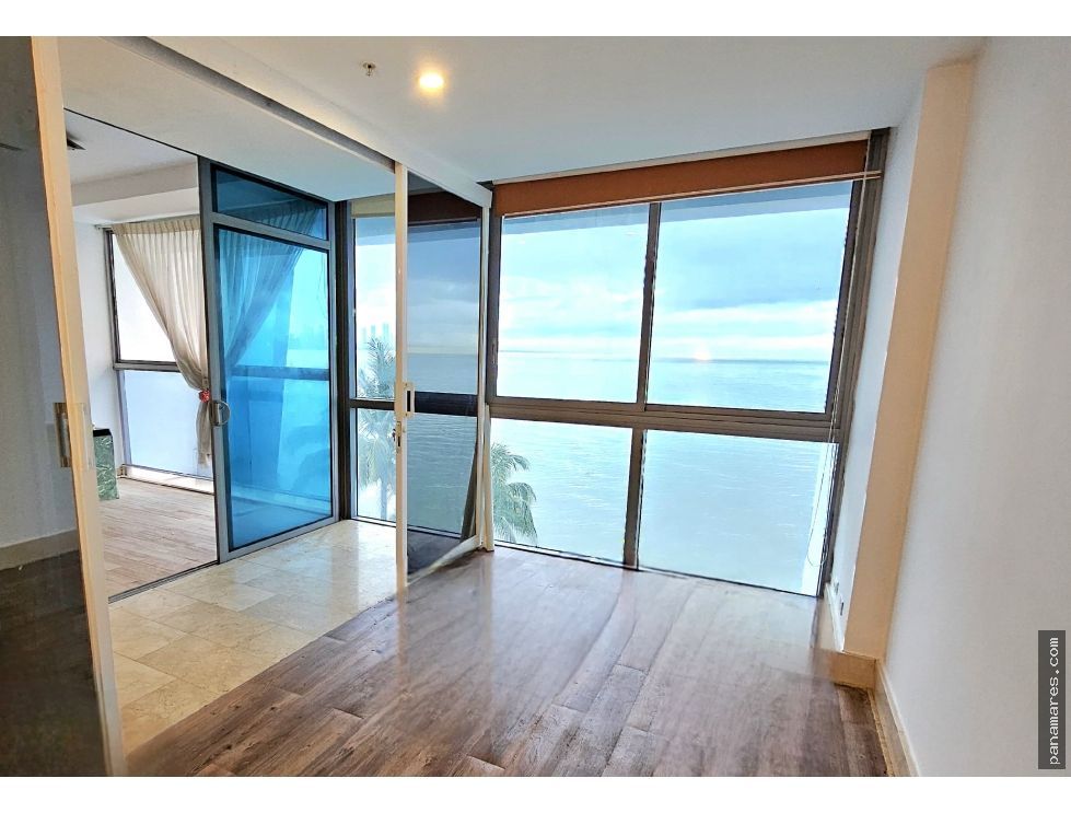 Grand Tower M.l. Frente Al Mar - Punta Pacifica - Oportunidad — Apartamento en Venta