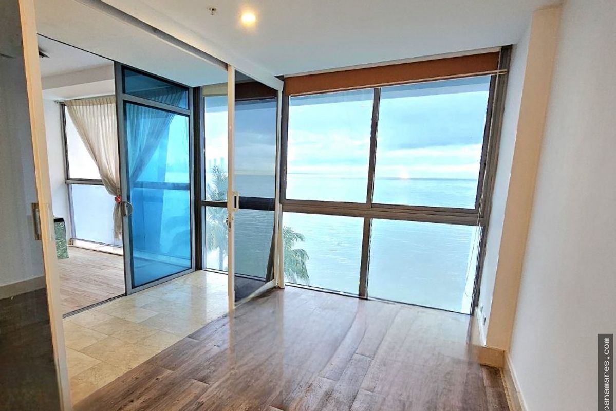 Grand Tower M.l. Frente Al Mar - Punta Pacifica - Oportunidad — Apartamento en Venta