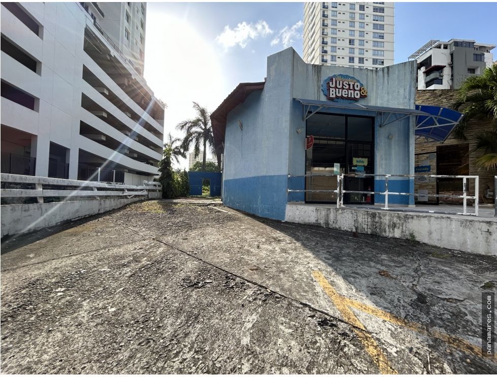 Oportunidad Única! Se Vende Terreno Con Mejoras Detras Del Sheraton — Lote Comercial en Venta