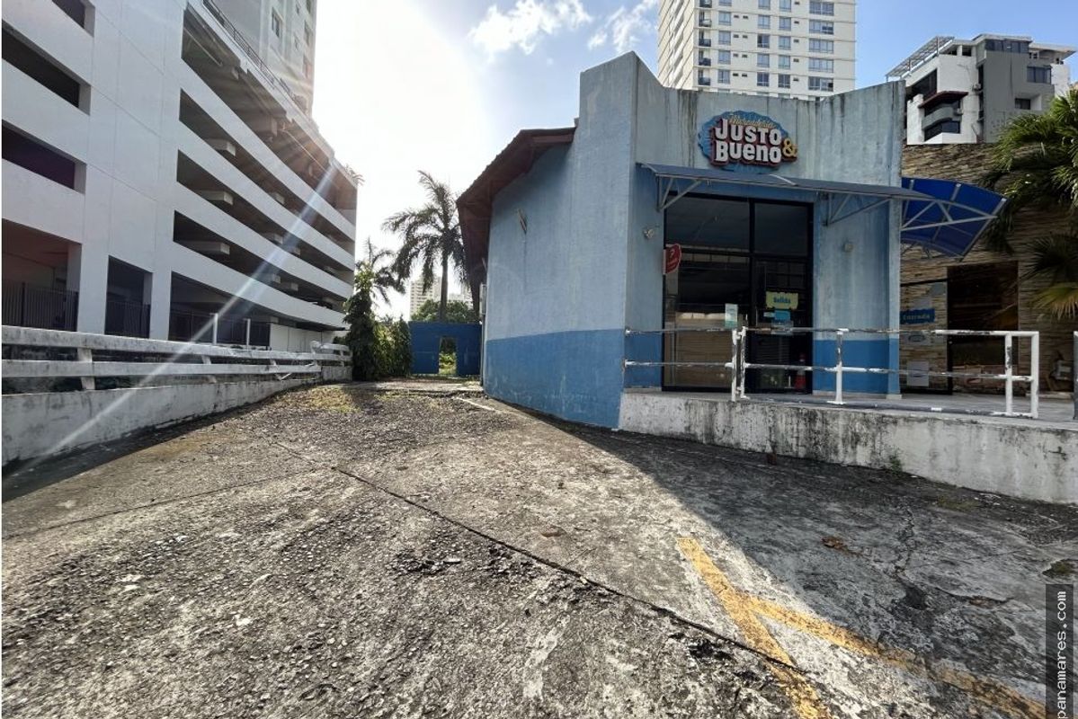 Oportunidad Única! Se Vende Terreno Con Mejoras Detras Del Sheraton — Lote Comercial en Venta