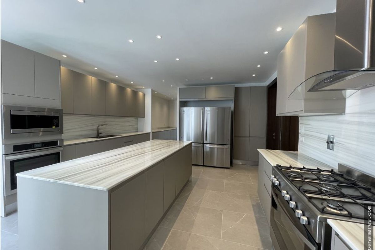 PH The Towers - Paitilla - Vista Al Mar - Linea Blanca — Penthouse en Alquiler