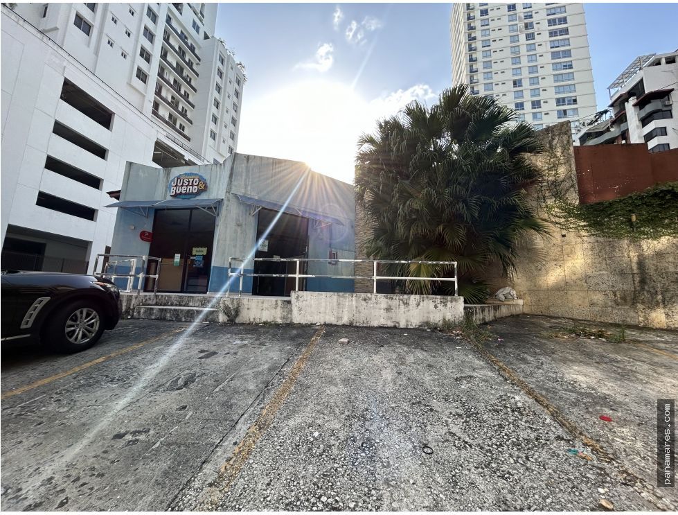 Oportunidad Única! Se Vende Terreno Con Mejoras Detras Del Sheraton — Lote Comercial en Venta