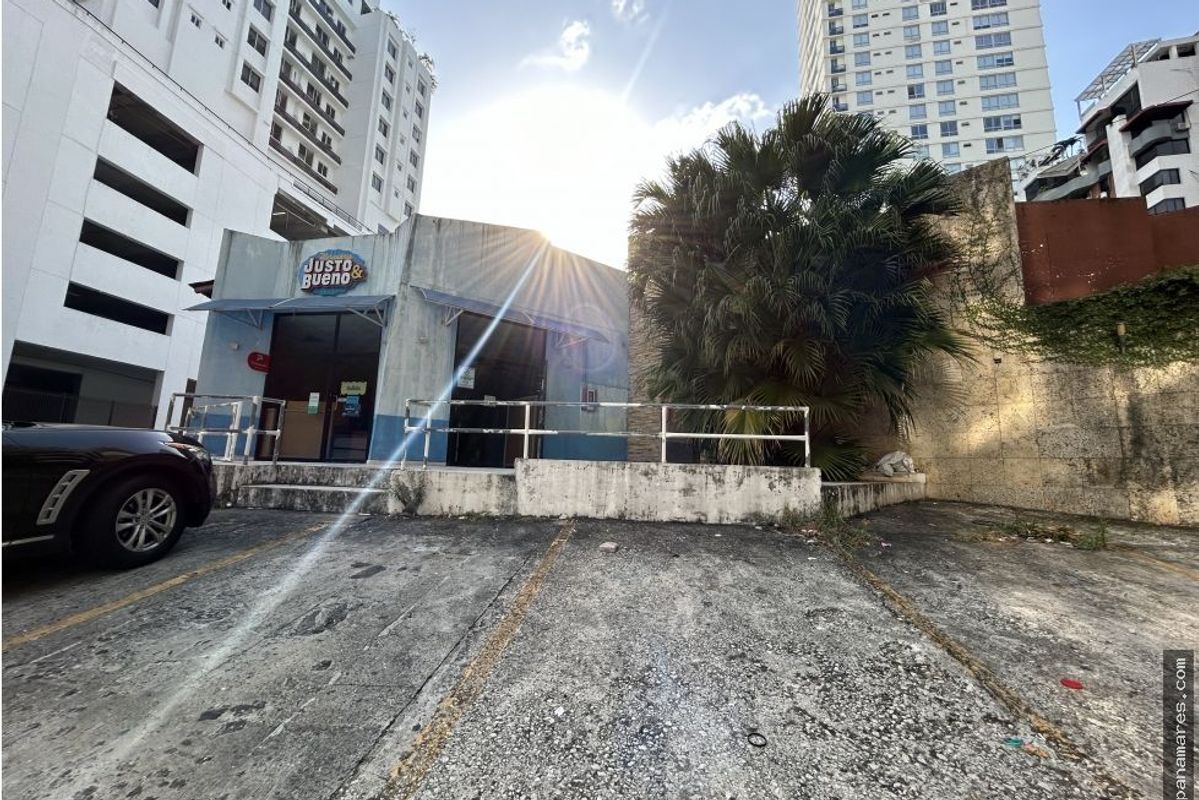 Oportunidad Única! Se Vende Terreno Con Mejoras Detras Del Sheraton — Lote Comercial en Venta