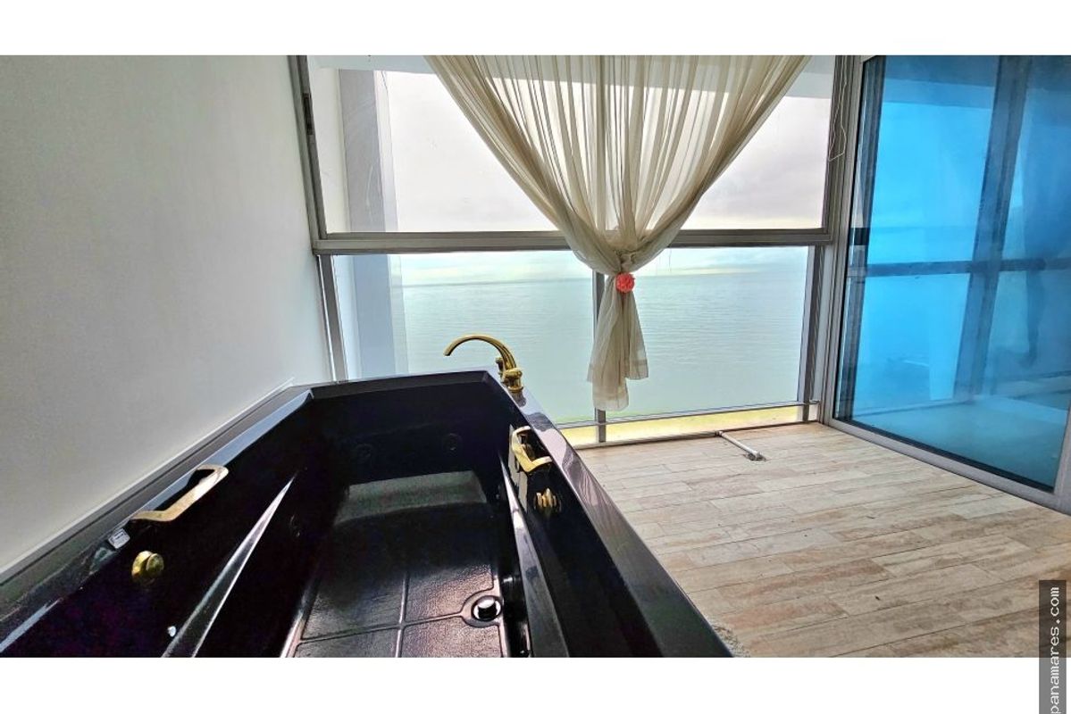 Grand Tower M.l. Frente Al Mar - Punta Pacifica - Oportunidad — Apartamento en Venta