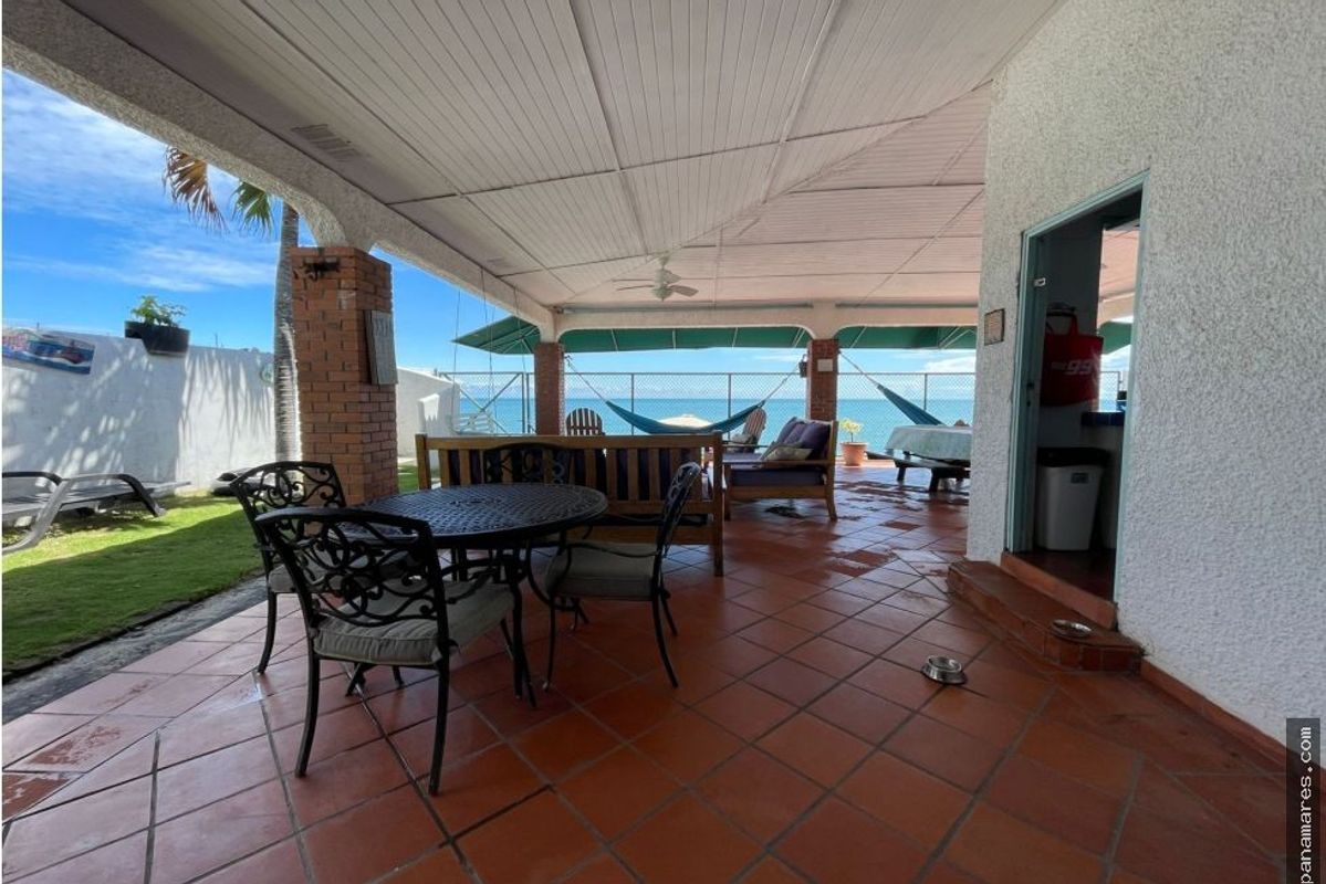 Hermosa Casa Frente Al Mar En Farallon — Casa de Playa en Venta