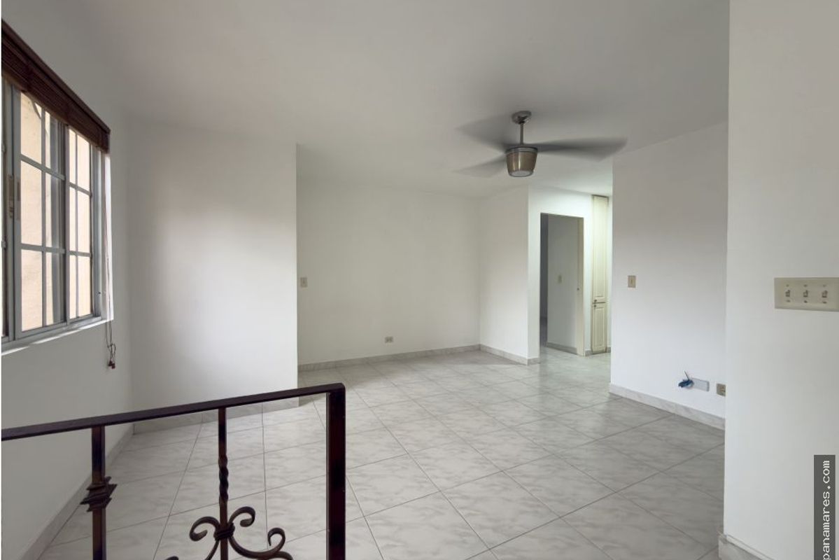 Amplia Casa En Albrook Gardens - Albrook — Casa en Venta