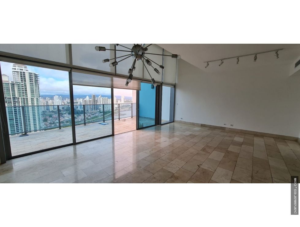 Duplex Tipo Loft Frente Al Mar En Grand Tower - Punta Pacifica — Apartamento en Venta