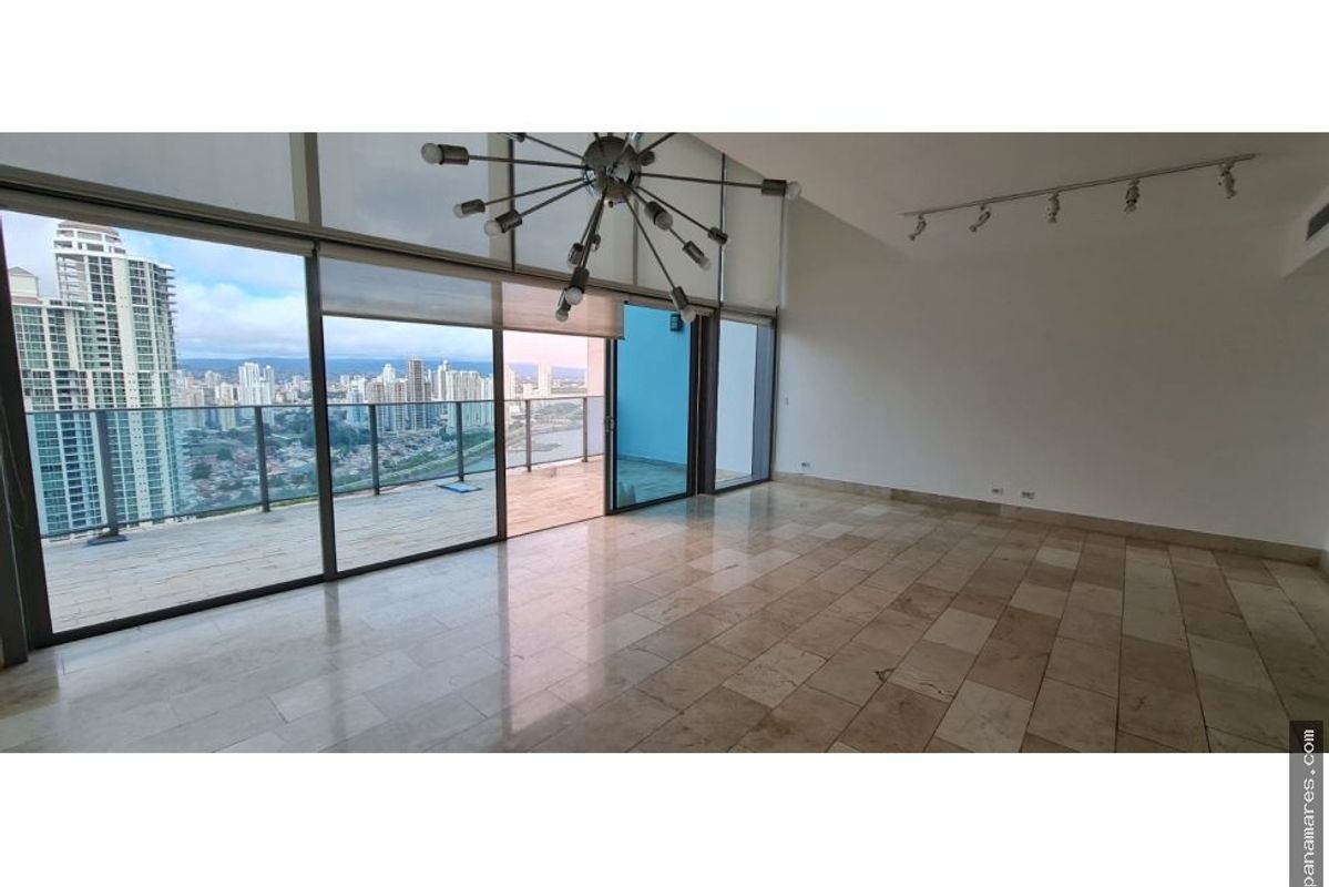 Duplex Tipo Loft Frente Al Mar En Grand Tower - Punta Pacifica — Apartamento en Venta