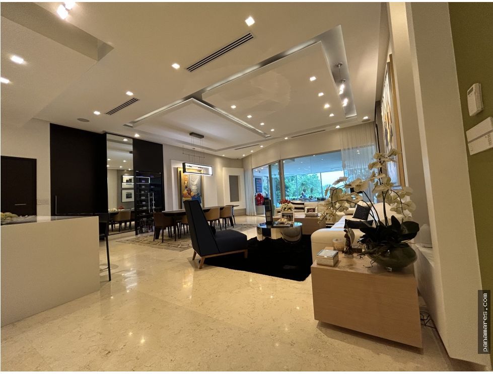 Hermoso Apartamento Amoblado - Terraza Privada Con Piscina — Apartamento en Venta