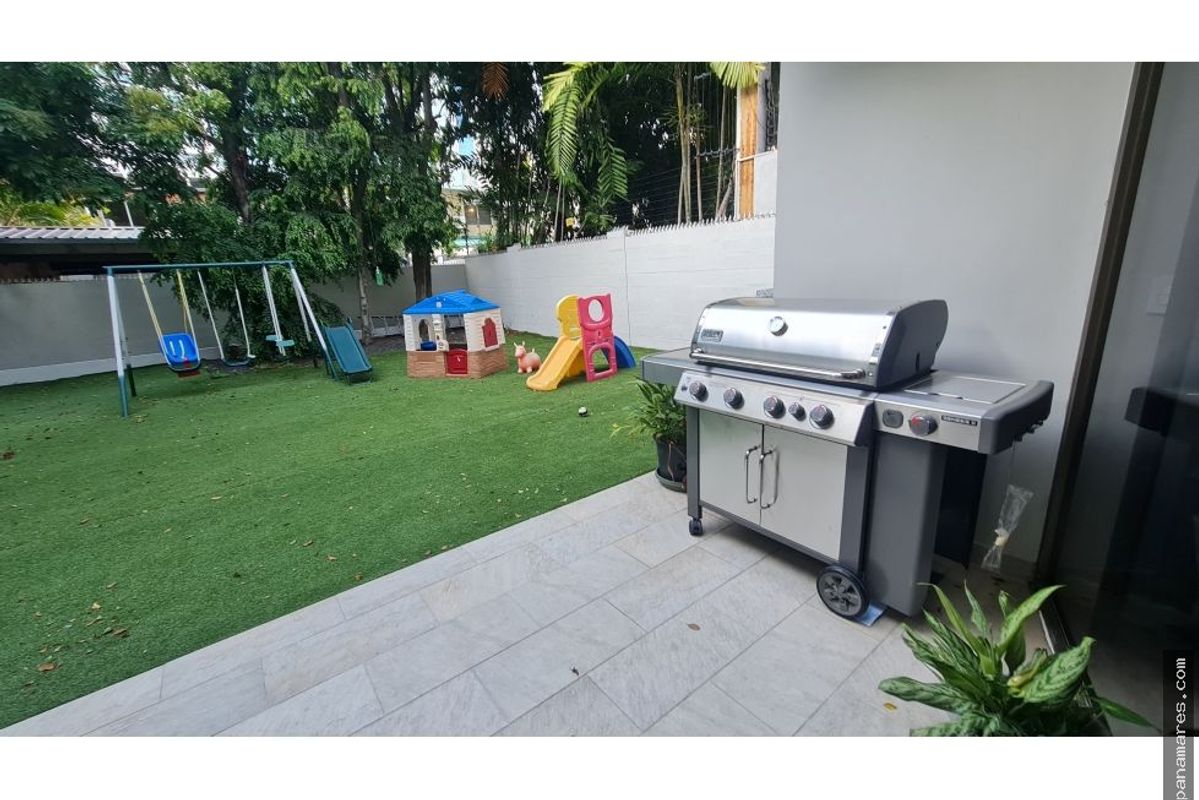 Paitilla Frente Al Parque Con Vista Al Mar — Casa en Venta