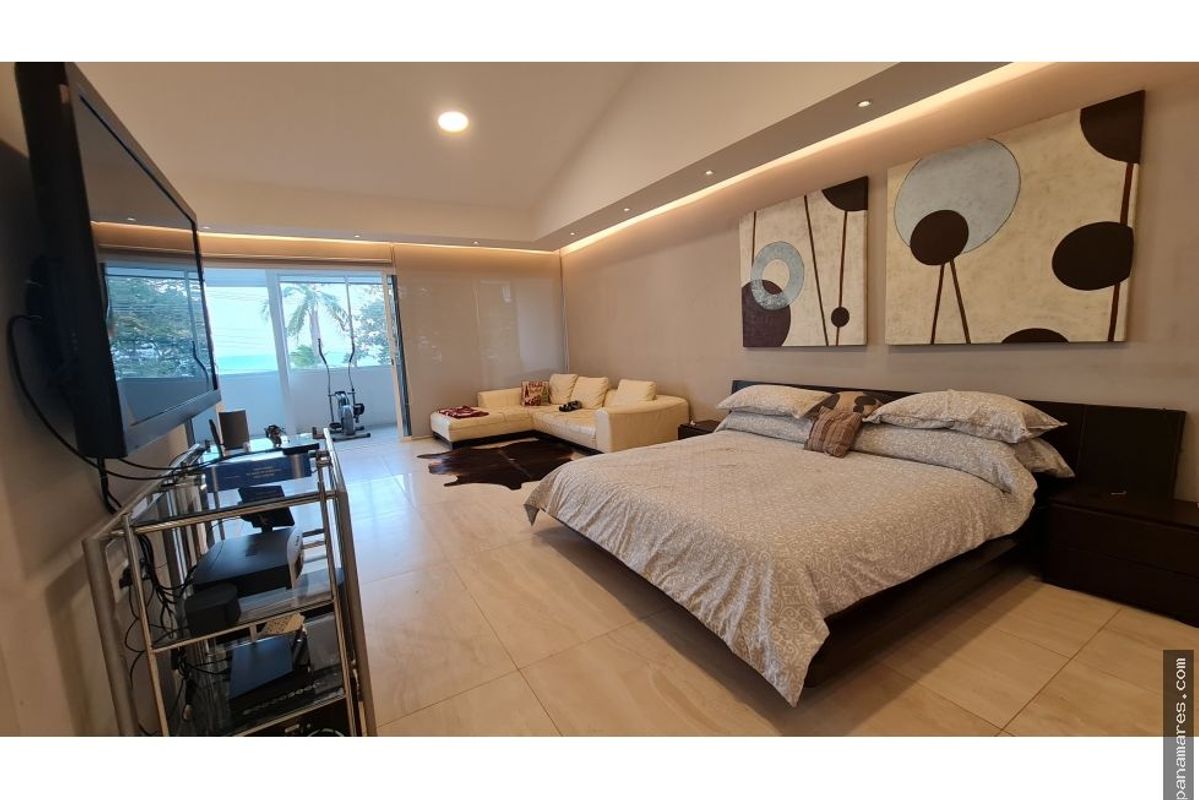 Paitilla Frente Al Parque Con Vista Al Mar — Casa en Venta