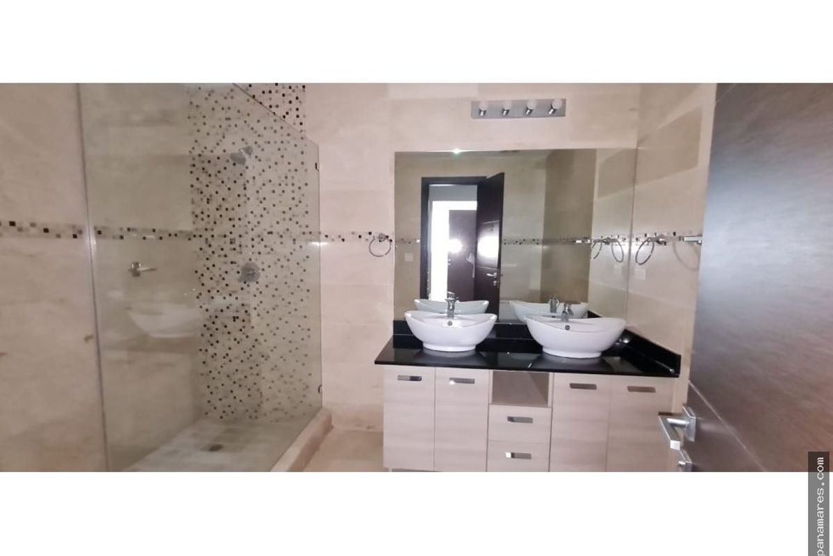 Duplex Tipo Loft Frente Al Mar En Grand Tower - Punta Pacifica — Apartamento en Venta
