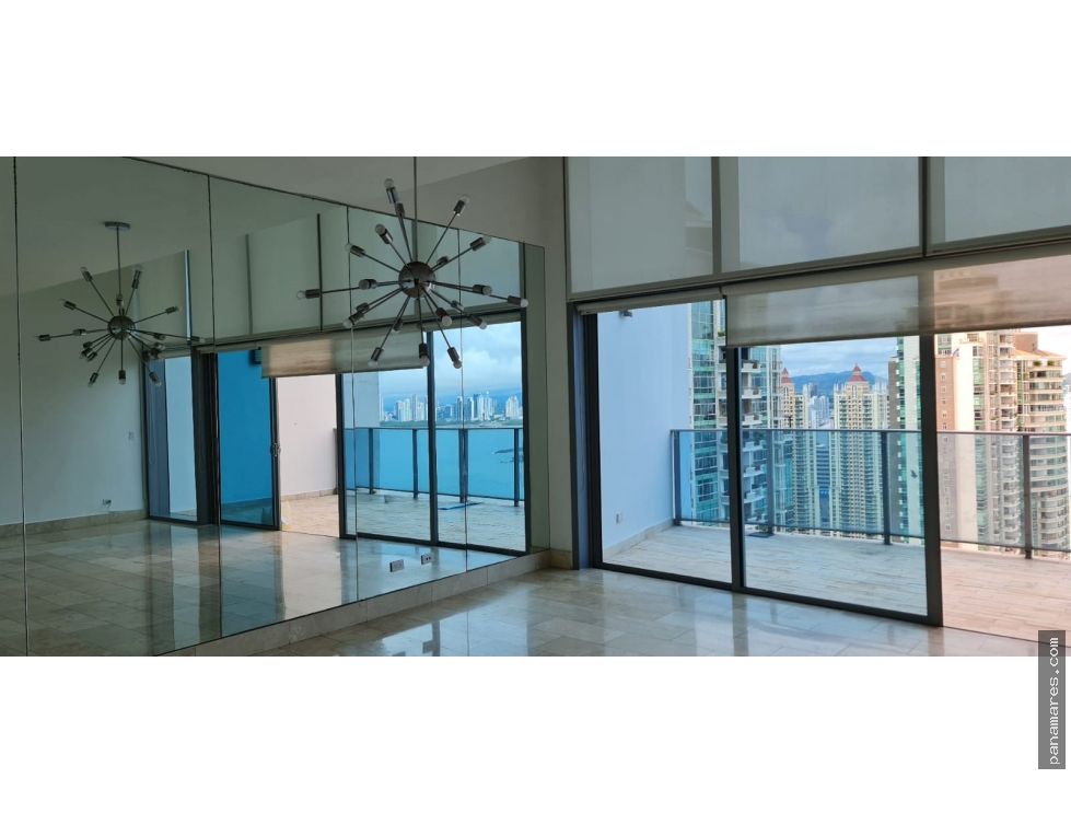 Duplex Tipo Loft Frente Al Mar En Grand Tower - Punta Pacifica — Apartamento en Venta
