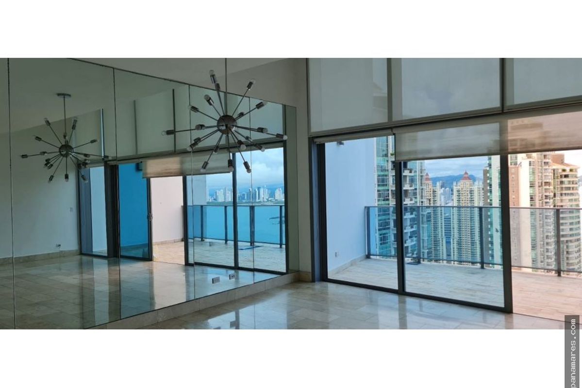 Duplex Tipo Loft Frente Al Mar En Grand Tower - Punta Pacifica — Apartamento en Venta