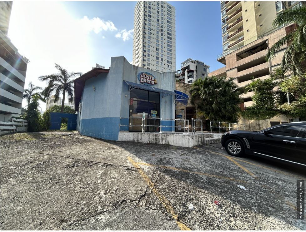 Oportunidad Única! Se Vende Terreno Con Mejoras Detras Del Sheraton — Lote Comercial en Venta