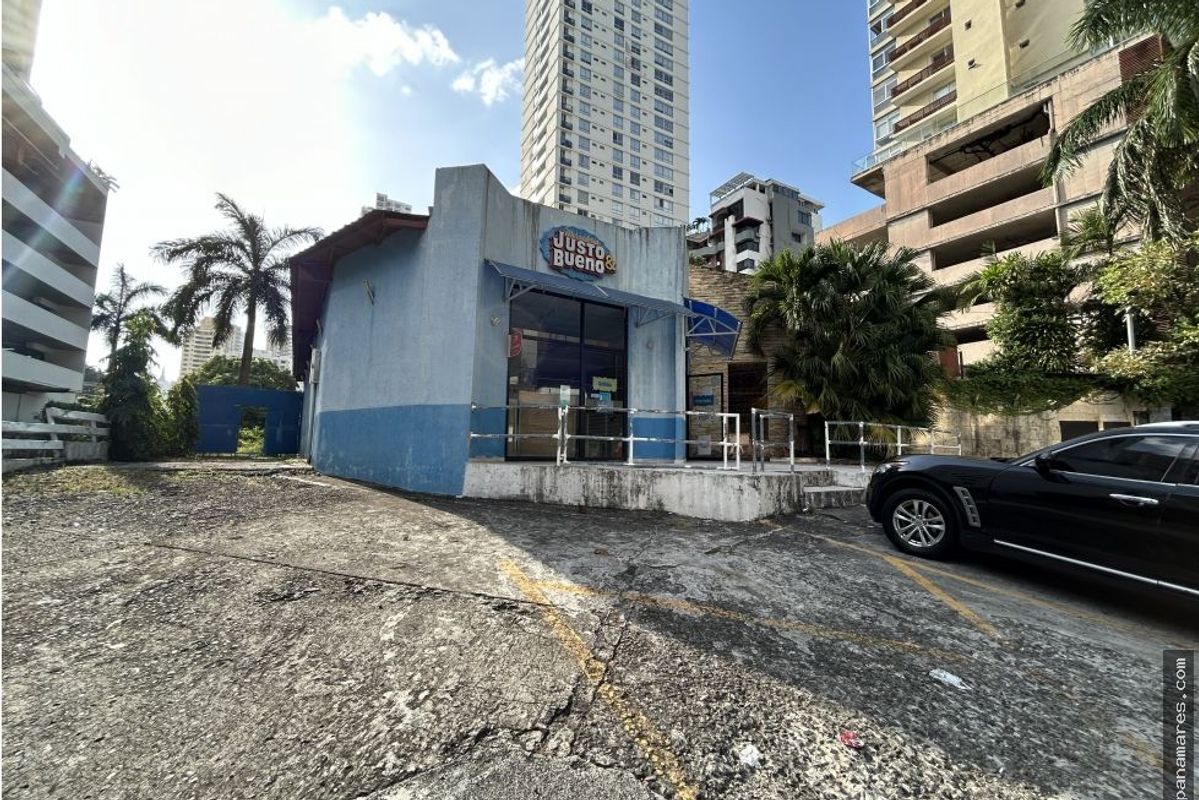 Oportunidad Única! Se Vende Terreno Con Mejoras Detras Del Sheraton — Lote Comercial en Venta