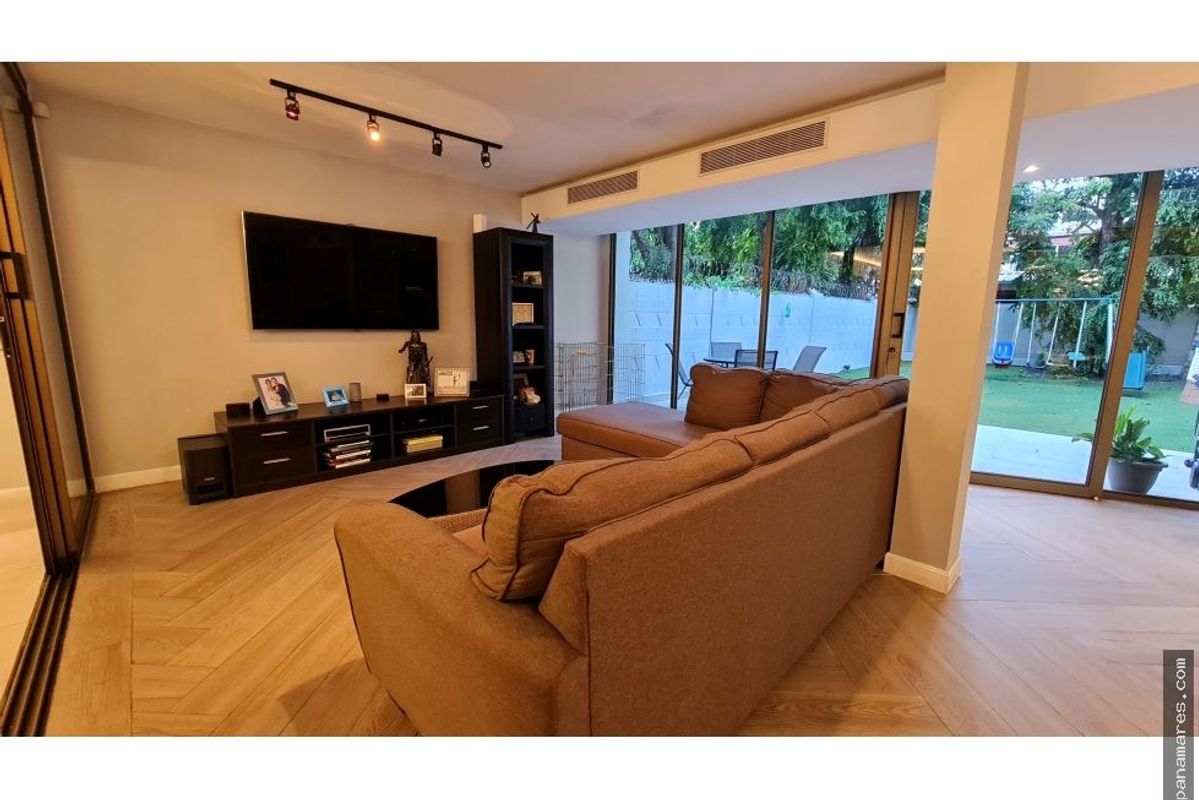Paitilla Frente Al Parque Con Vista Al Mar — Casa en Venta