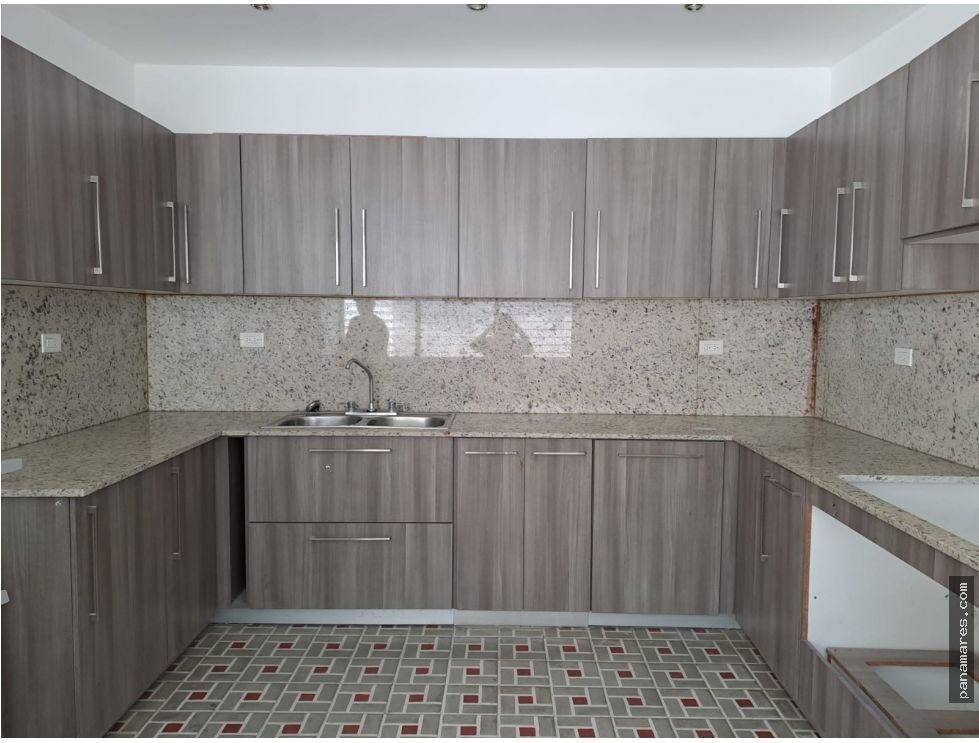 Remodelada En San Francisco - Loma Alegre — Casa en Alquiler