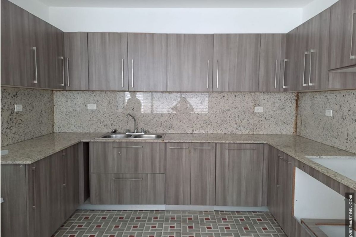 Remodelada En San Francisco - Loma Alegre — Casa en Alquiler