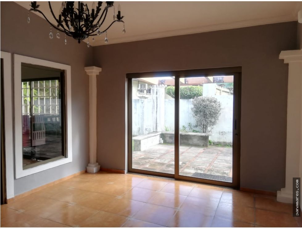 Hermosa Casa Ubicada En Los Portones, Chiriquí — Casa en Venta