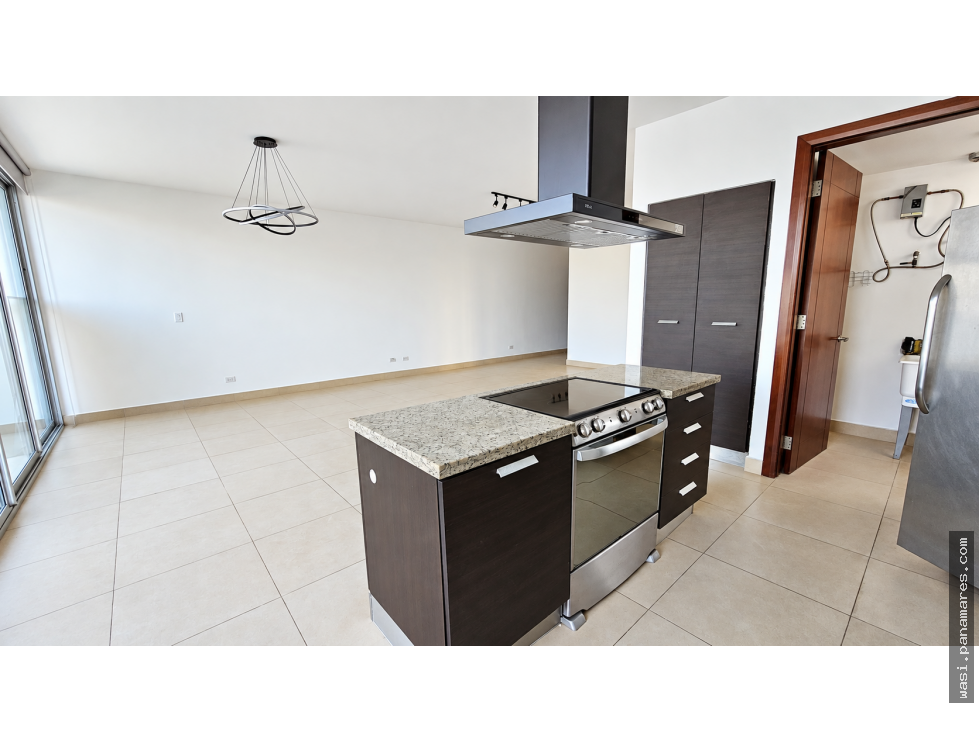 Piso Alto Frente Al Mar En PH Oceanaire – Punta Pacífica — Apartamento en Alquiler