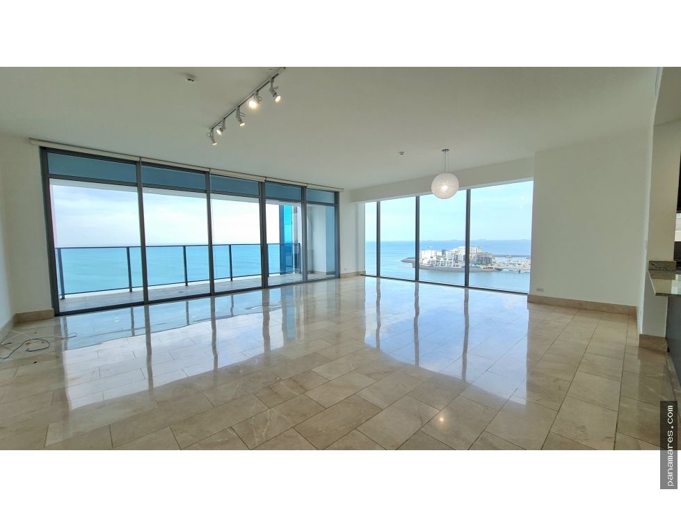 Grand Tower Modelo A - Punta Pacifica — Apartamento en Venta
