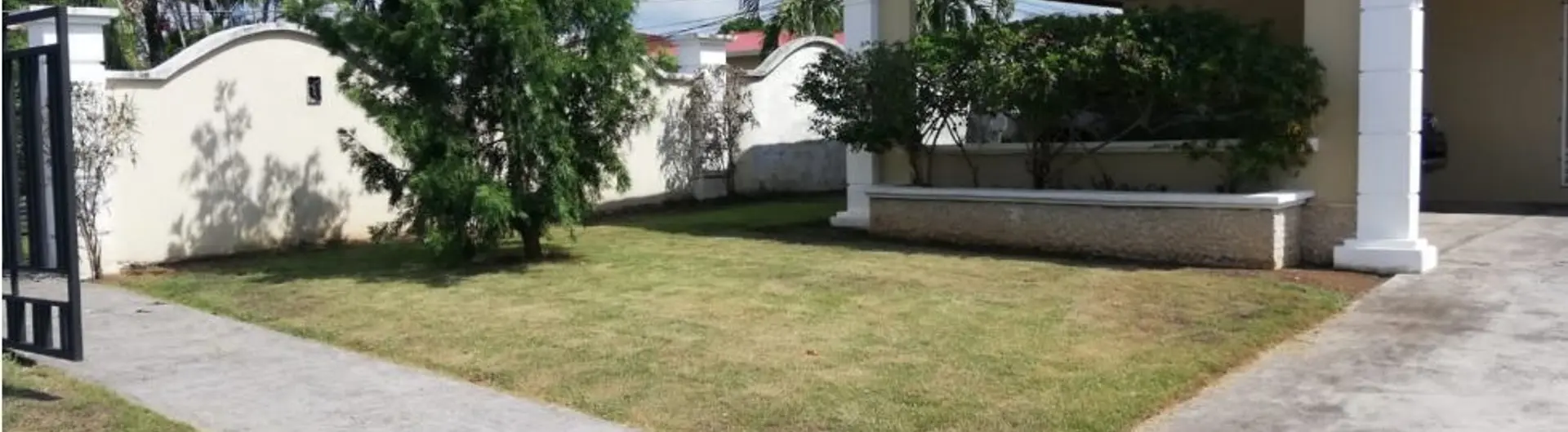 Hermosa Casa Ubicada En Los Portones, Chiriquí — Casa en Venta