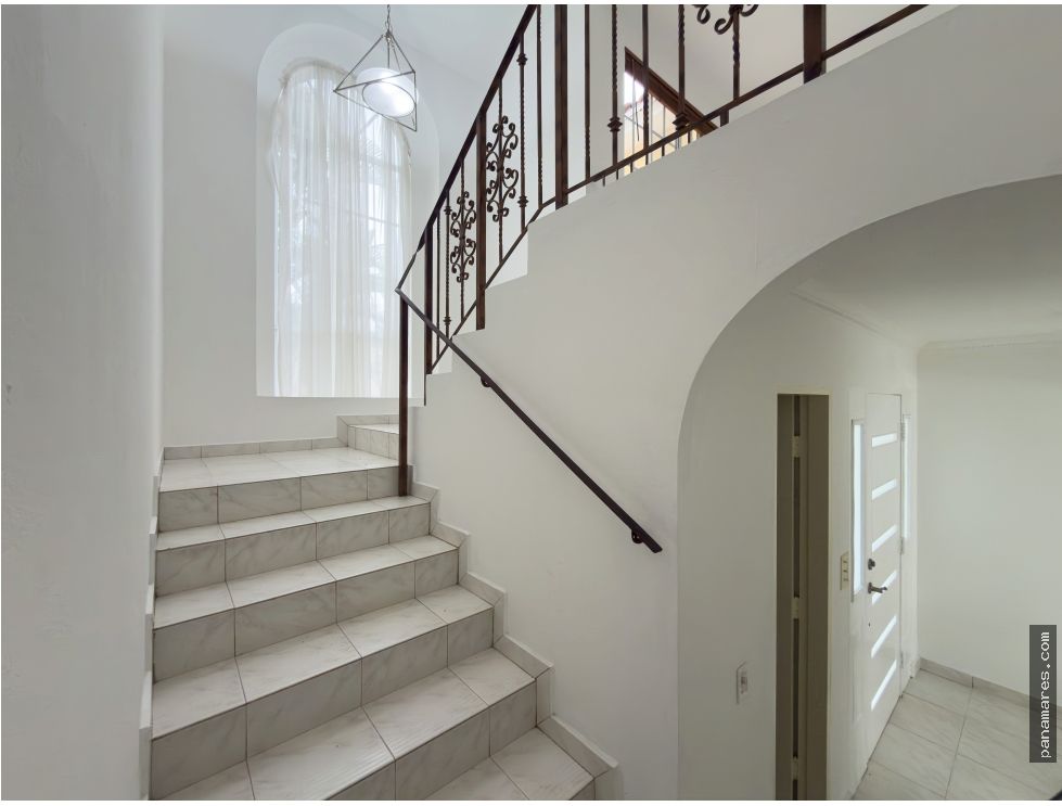 Amplia Casa En Albrook Gardens - Albrook — Casa en Venta