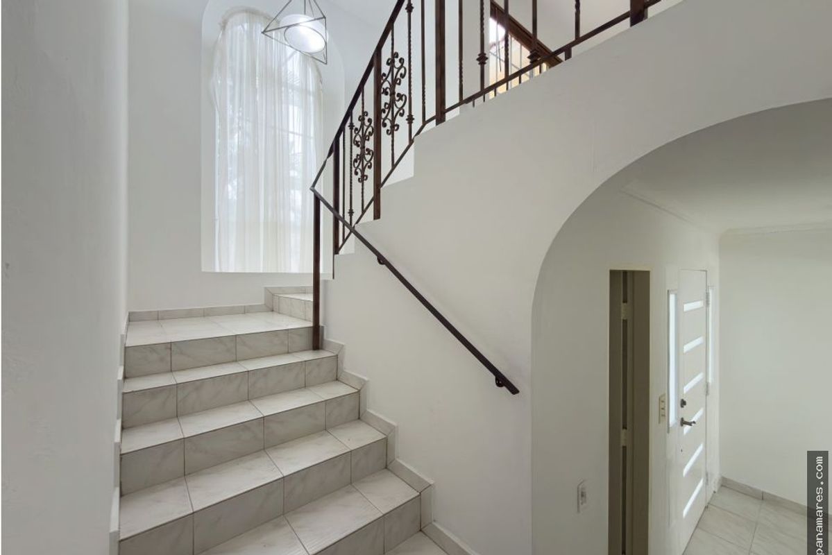 Amplia Casa En Albrook Gardens - Albrook — Casa en Venta