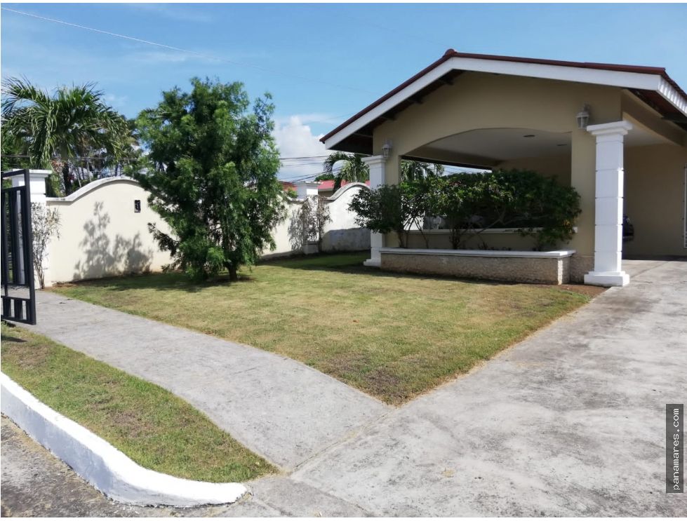 Hermosa Casa Ubicada En Los Portones, Chiriquí — Casa en Venta