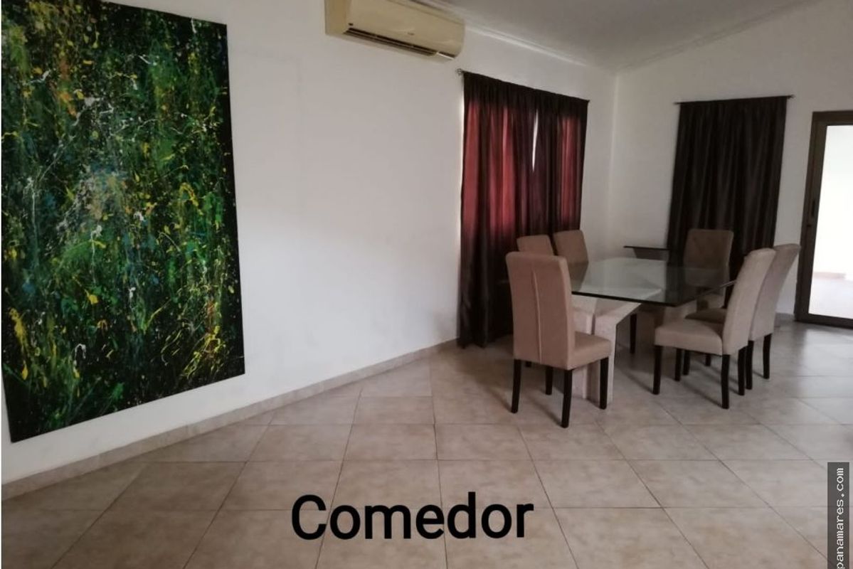 Hermosa Casa Ubicada En Los Portones, Chiriquí — Casa en Venta