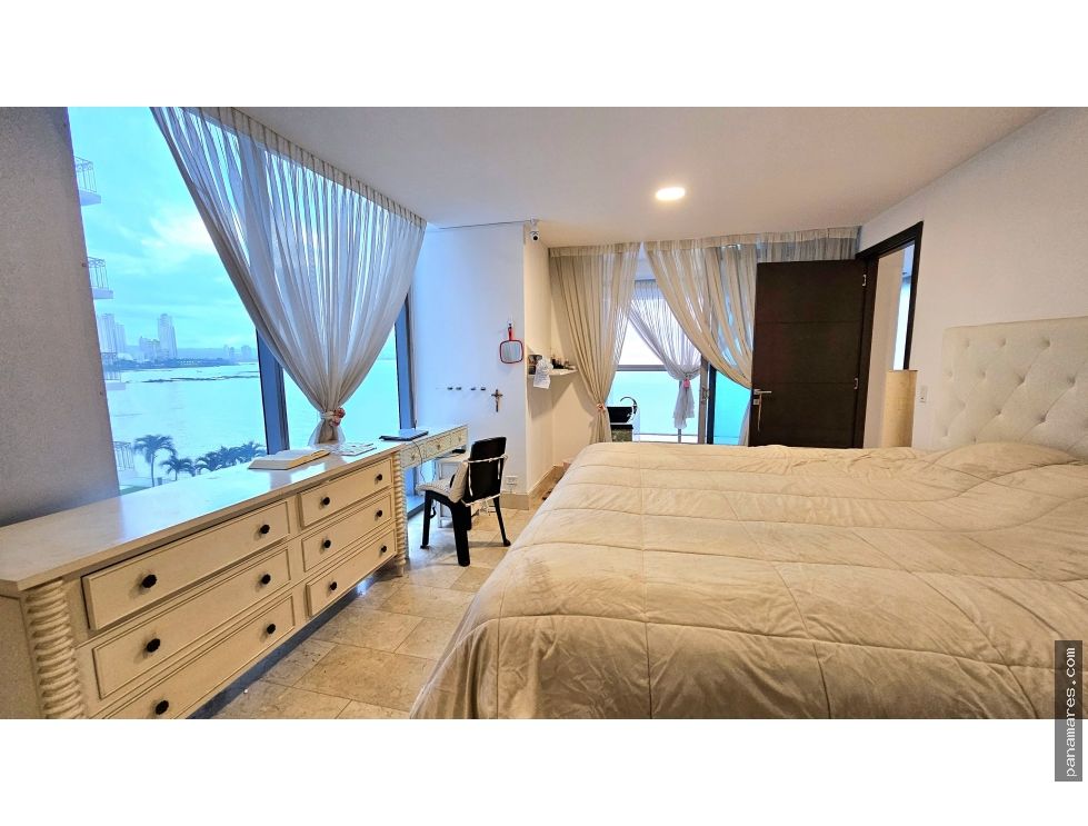 Grand Tower M.l. Frente Al Mar - Punta Pacifica - Oportunidad — Apartamento en Venta