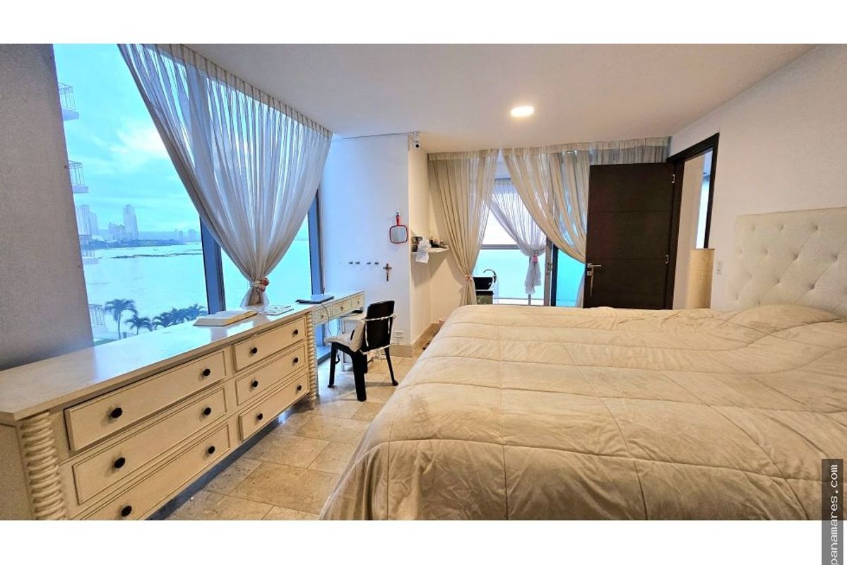 Grand Tower M.l. Frente Al Mar - Punta Pacifica - Oportunidad — Apartamento en Venta