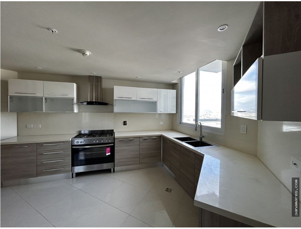Hermoso Apartamento En The Regent - Costa Del Este — Apartamento en Alquiler