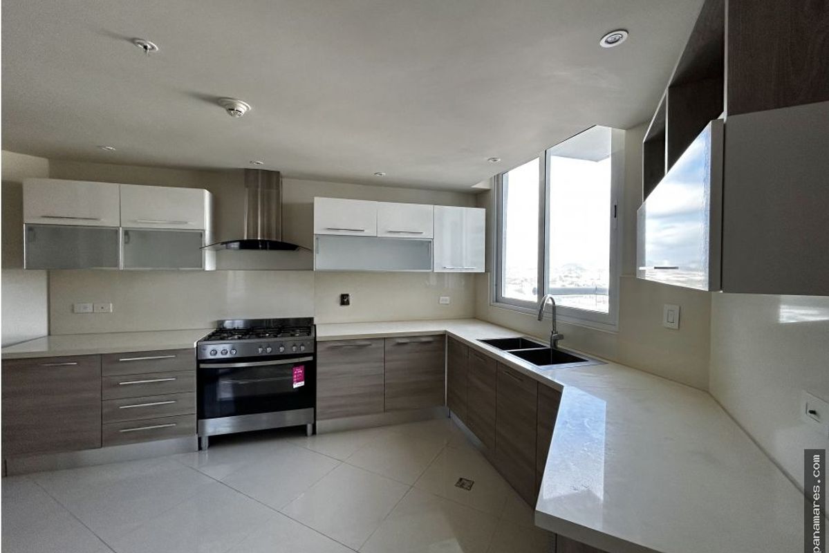 Hermoso Apartamento En The Regent - Costa Del Este — Apartamento en Alquiler