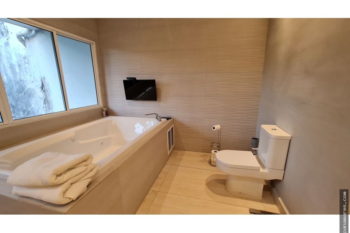 Paitilla Frente Al Parque Con Vista Al Mar — Casa en Venta