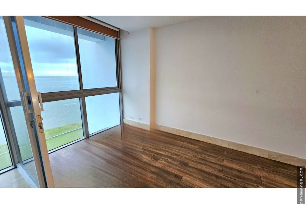 Grand Tower M.l. Frente Al Mar - Punta Pacifica - Oportunidad — Apartamento en Venta