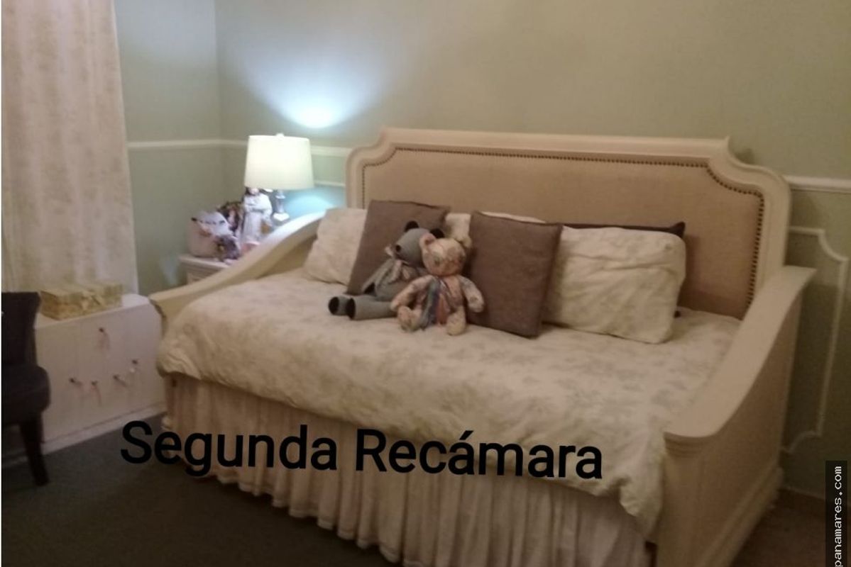 Hermosa Casa Ubicada En Los Portones, Chiriquí — Casa en Venta