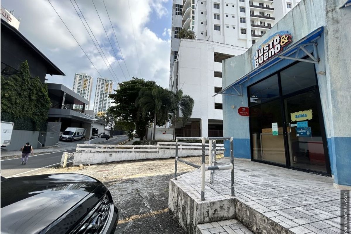 Oportunidad Única! Se Vende Terreno Con Mejoras Detras Del Sheraton — Lote Comercial en Venta