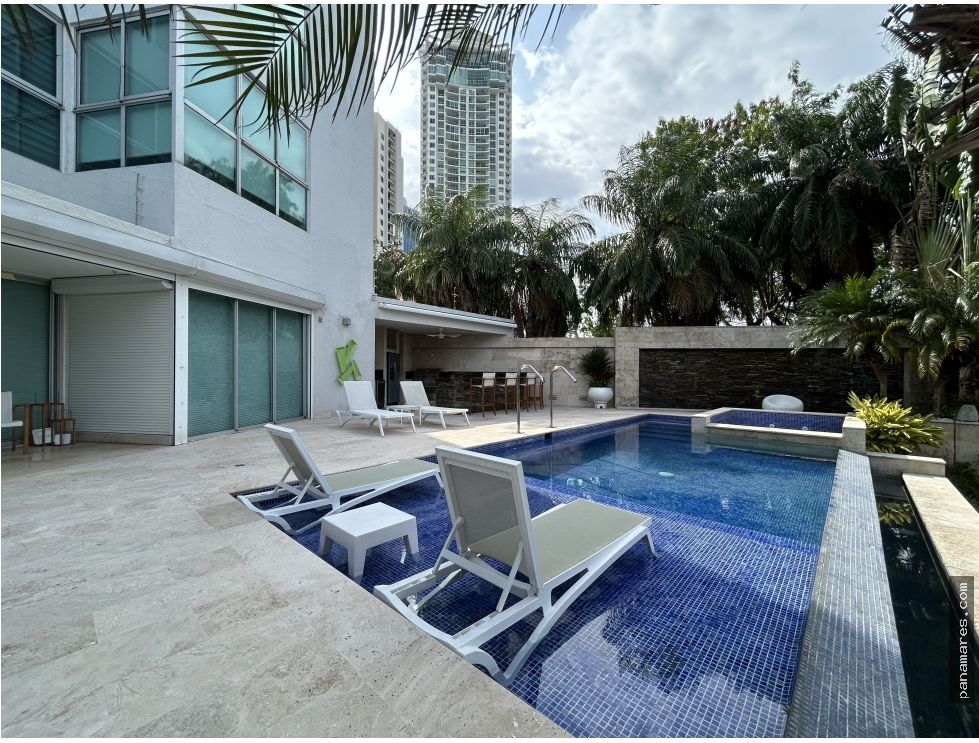 Hermoso Apartamento Amoblado - Terraza Privada Con Piscina — Apartamento en Venta
