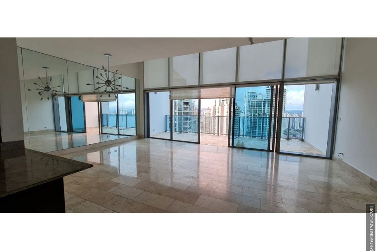 Duplex Tipo Loft Frente Al Mar En Grand Tower - Punta Pacifica — Apartamento en Venta