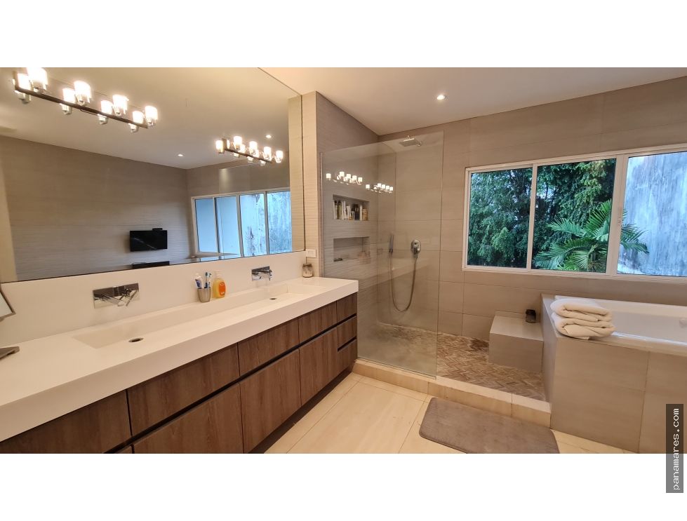 Paitilla Frente Al Parque Con Vista Al Mar — Casa en Venta