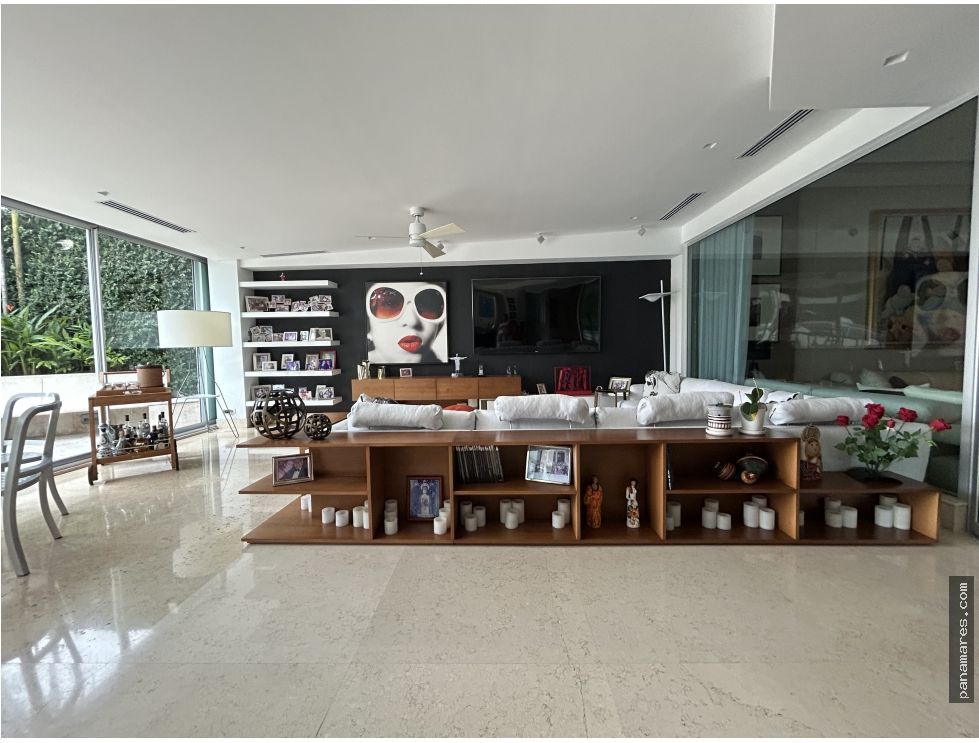 Hermoso Apartamento Amoblado - Terraza Privada Con Piscina — Apartamento en Venta