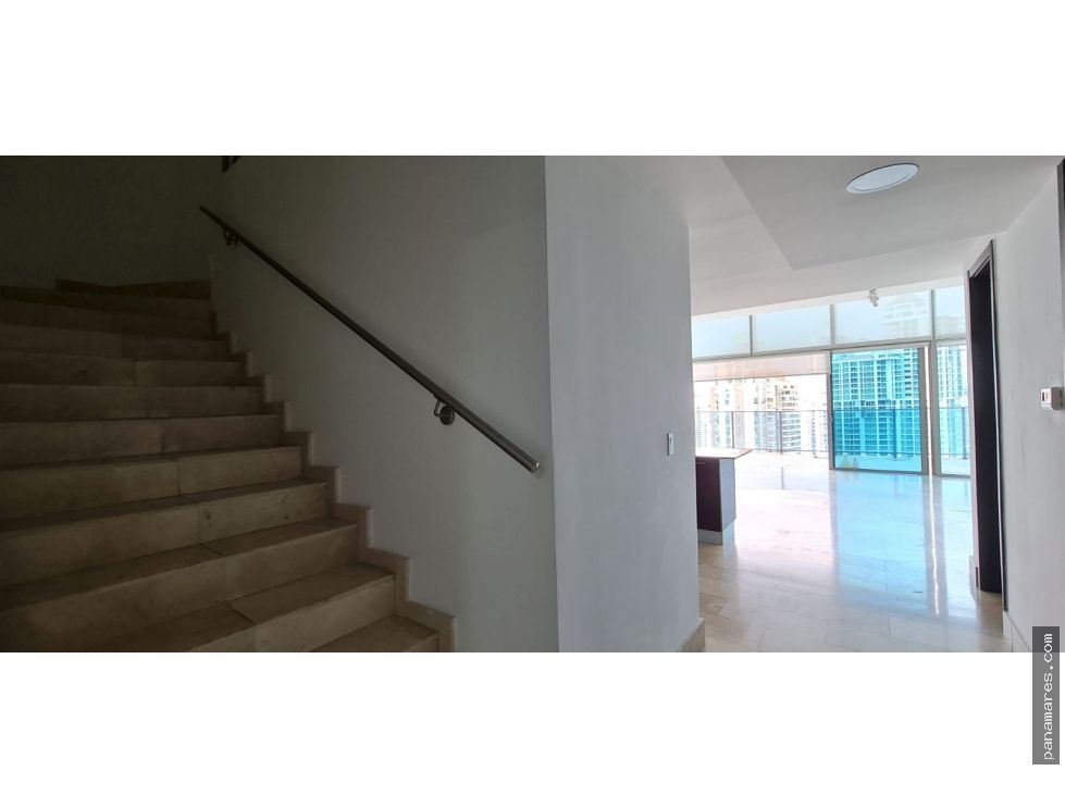 Duplex Tipo Loft Frente Al Mar En Grand Tower - Punta Pacifica — Apartamento en Venta