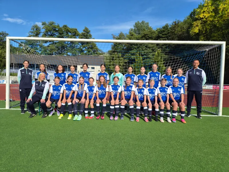 Starke Mädels mit starken Sponsor: UKA Bau!