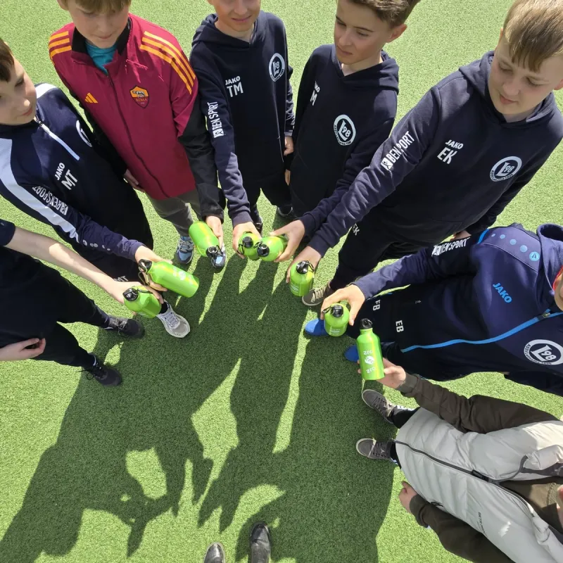 Als Überraschung für die Kids gab es Trinkflaschen und Kreide von der ZFA