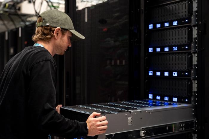 Hos oss får du eierskap til en stor on-prem plattform og jobber tett på både datasenter, Linux, Kubernetes og lagring.