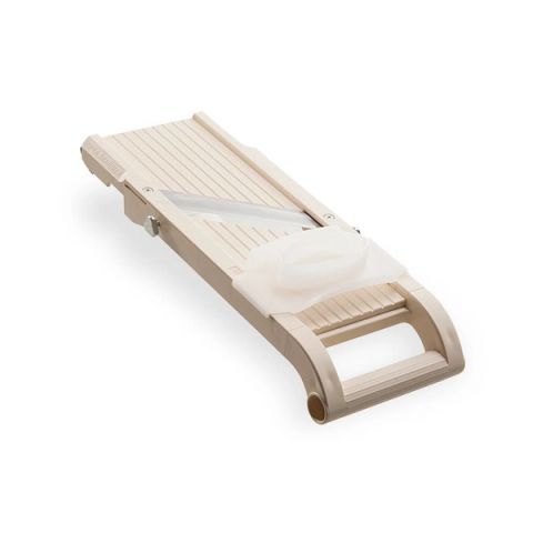 Super Benriner No. 95 mandoline with hand guard