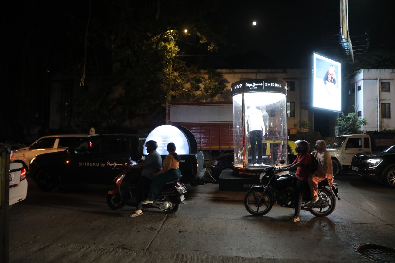 Shiruku on Wheels — production still