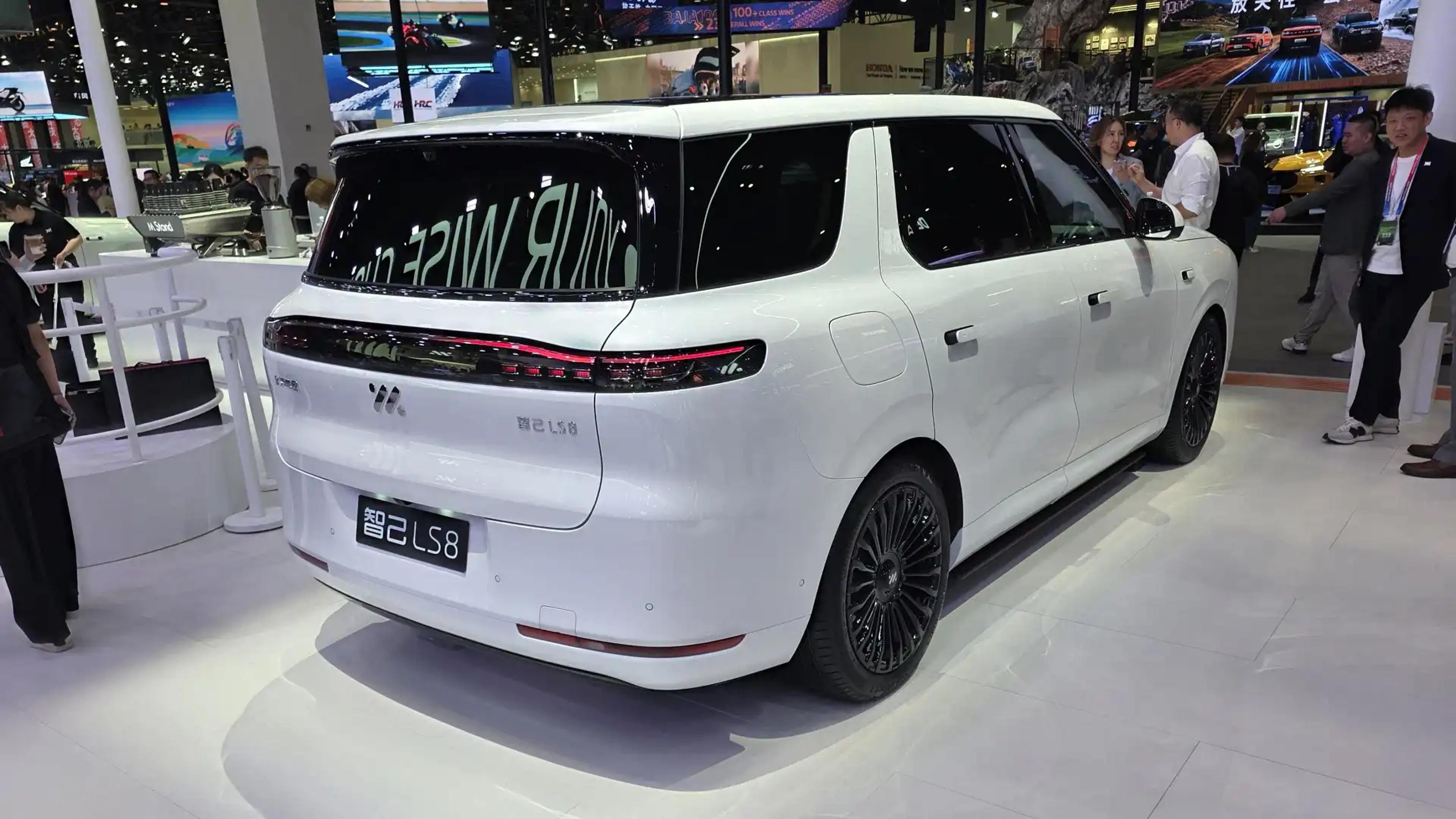 2027 MG IM8: 1600km Range Family SUV Locked for Australia
